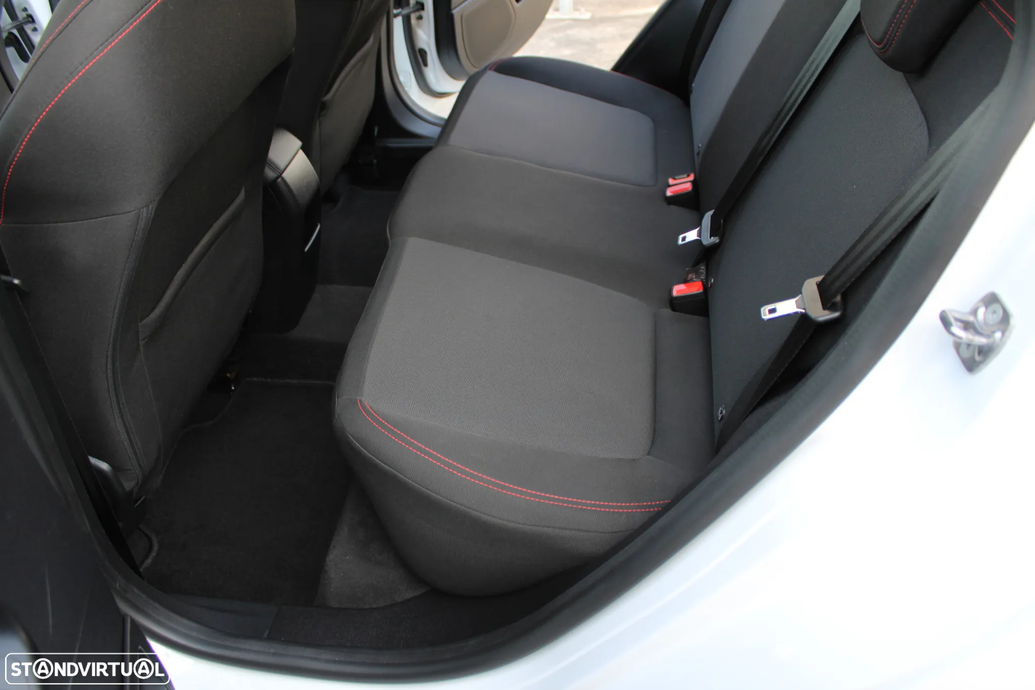 Ford Fiesta 1.0 EcoBoost ST-Line - 38