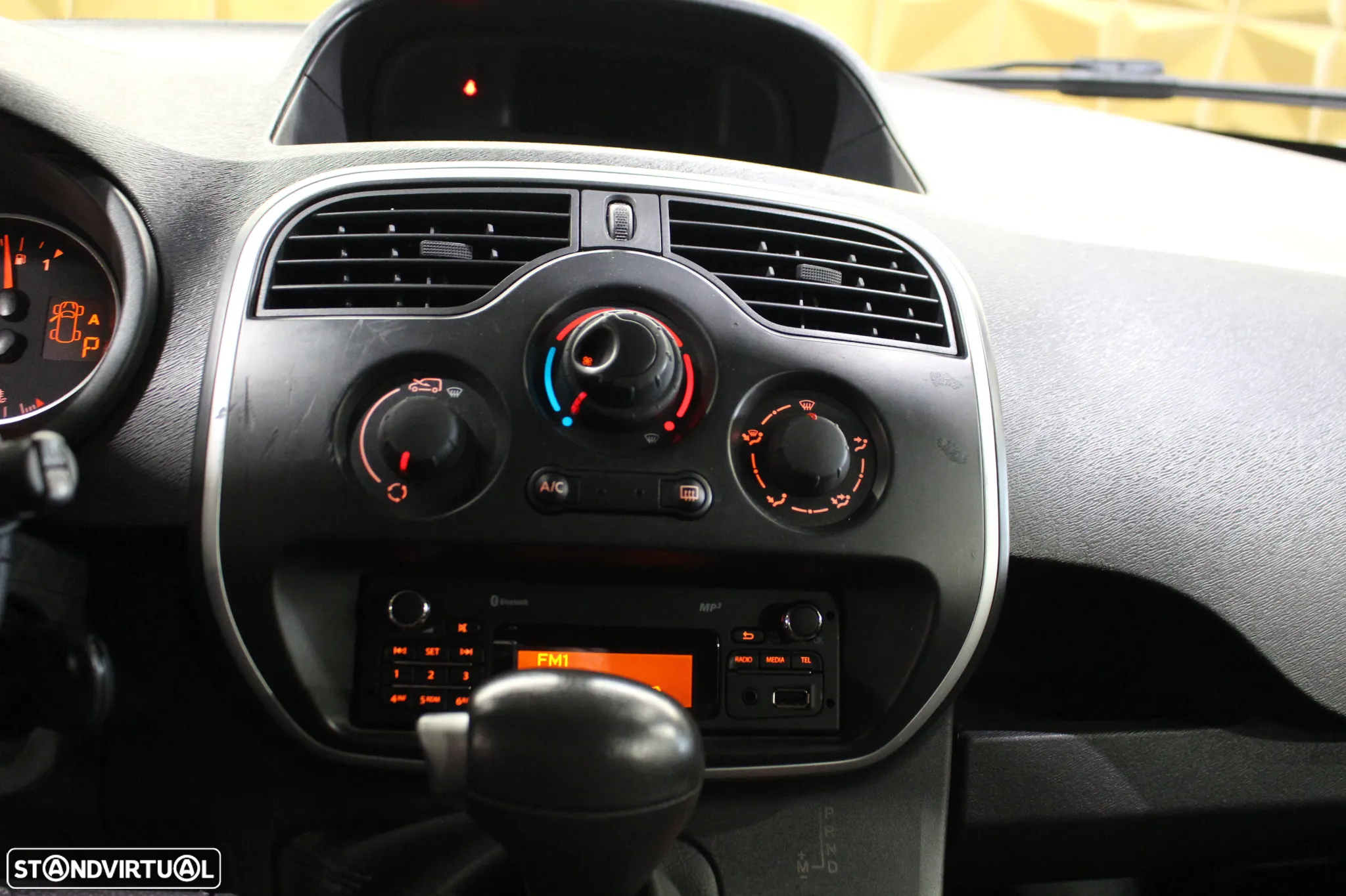Renault Kangoo Maxi Cx. Automática 3Lugares - 21