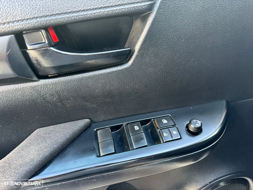 Toyota Hilux 2.4 D-4D 4WD CD CM - 13