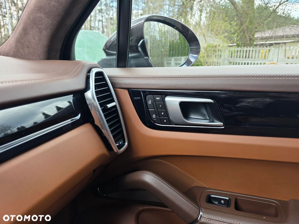 Porsche Cayenne E-Hybrid Platinum Edition - 25