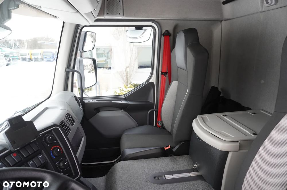 Renault D280 16T / kontener 18 palet / Winda - 21