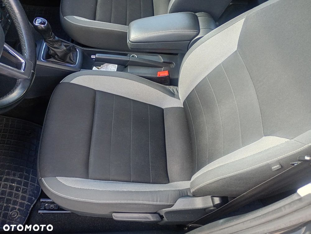 Skoda RAPID 1.2 TSI Ambition - 22