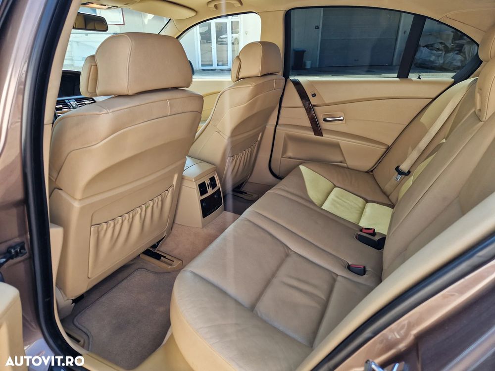 BMW Seria 5 523i - 5