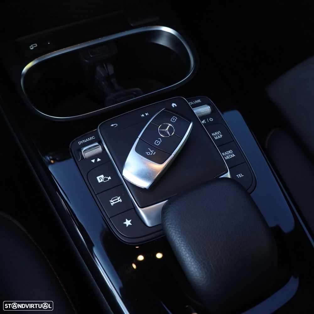 Mercedes-Benz A 250 Limousine e 8G-DCT AMG Line - 23