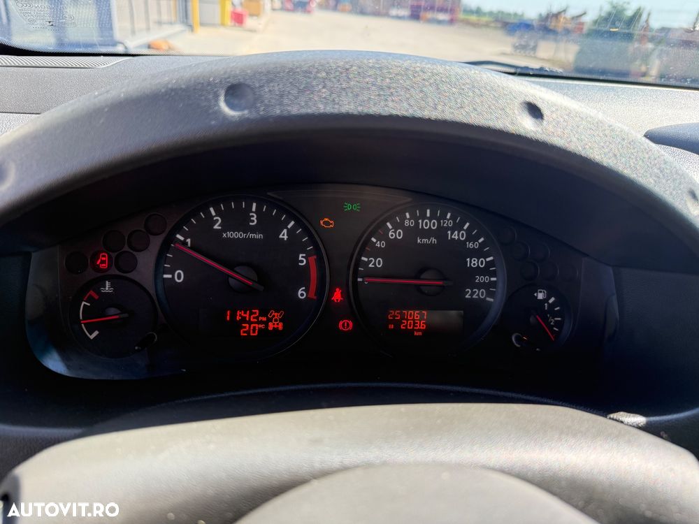 Nissan Navara 2.5 dCi DPF 4X4 Double Cab SE - 5