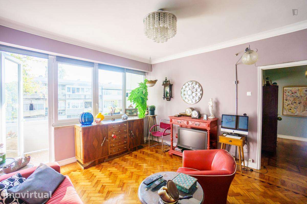 Quarto - localizado em Roma-Areeiro Lisbon - Grande imagem: 5/13
