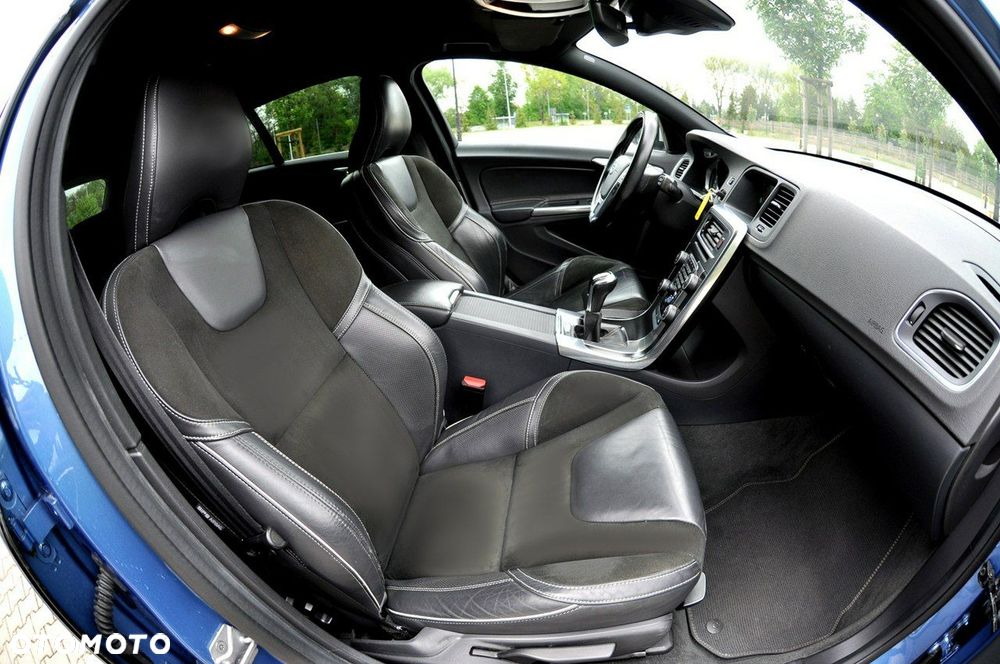 Volvo V60 D3 Drive-E R-Design Momentum - 9