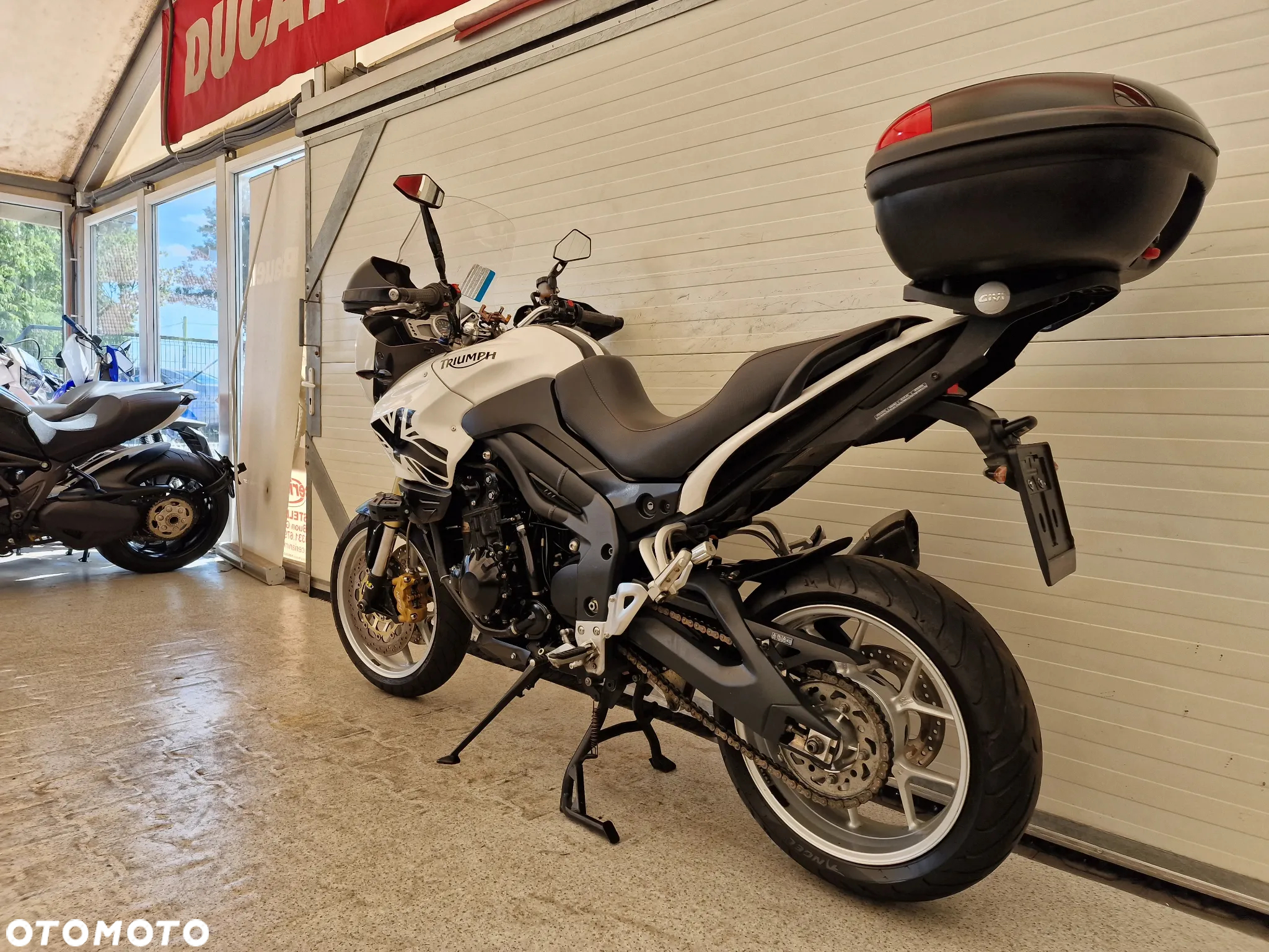 Triumph Tiger - 8