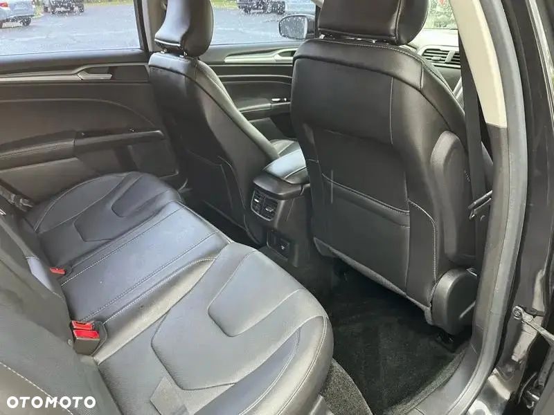 Ford Fusion - 13