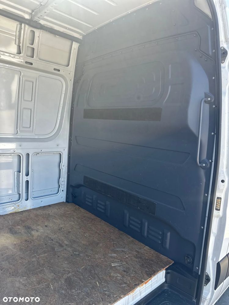 Mercedes-Benz Sprinter - 7