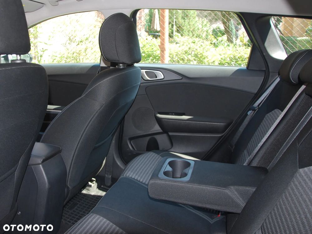 Kia Ceed - 12