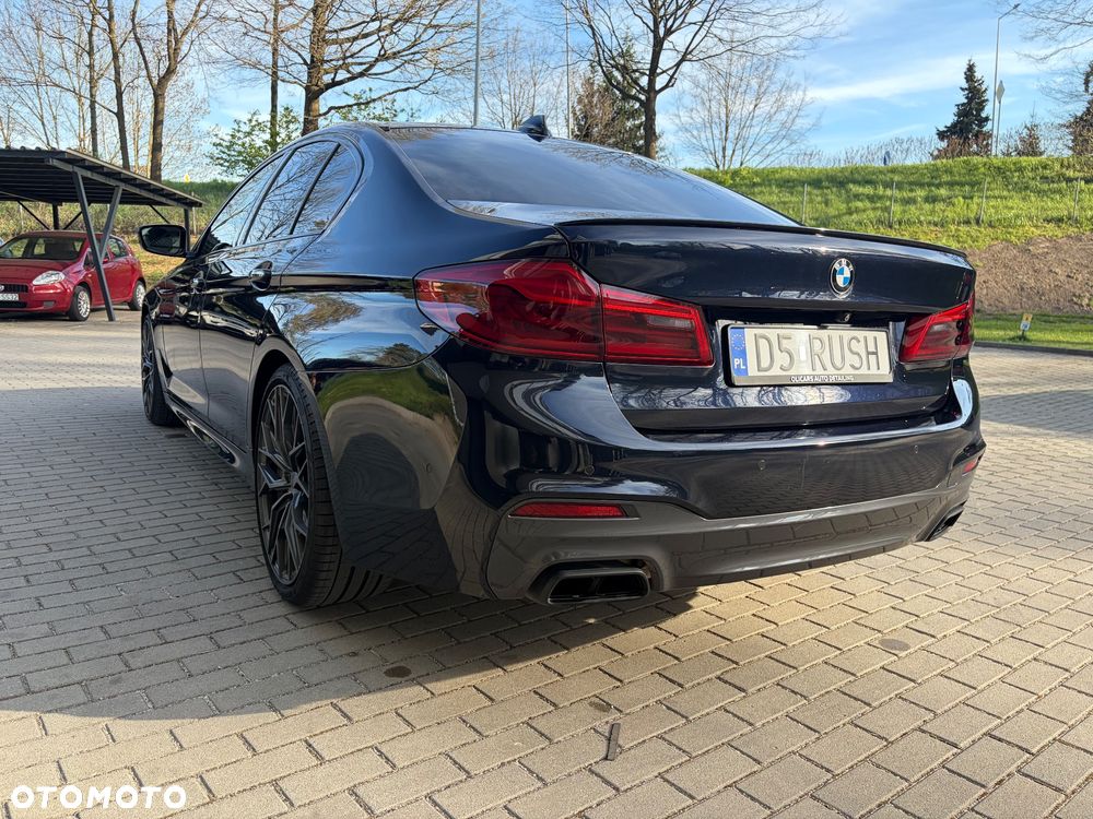 BMW Seria 5 M550i xDrive sport - 10