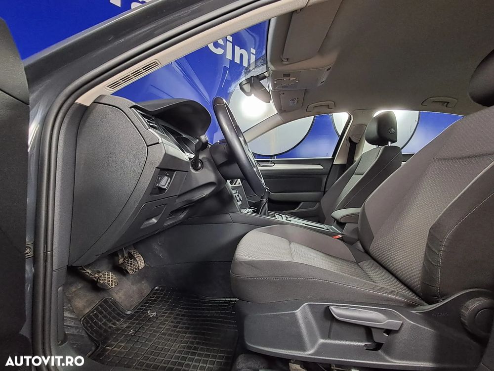 Volkswagen Passat - 11