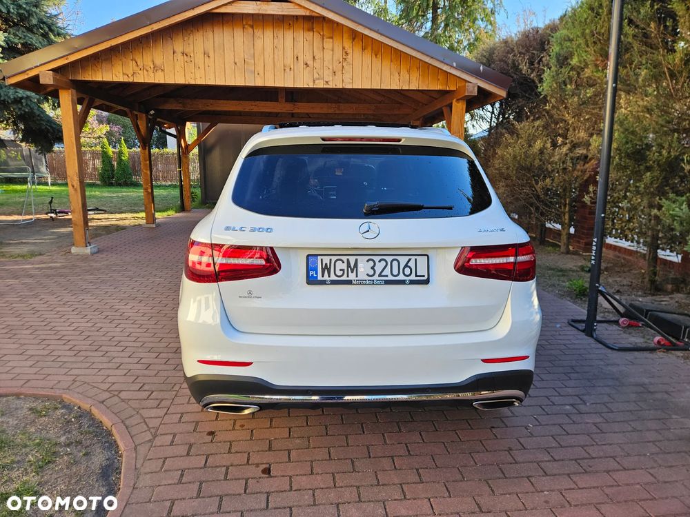 Mercedes-Benz GLC 300 4Matic 9G-TRONIC AMG Line - 3