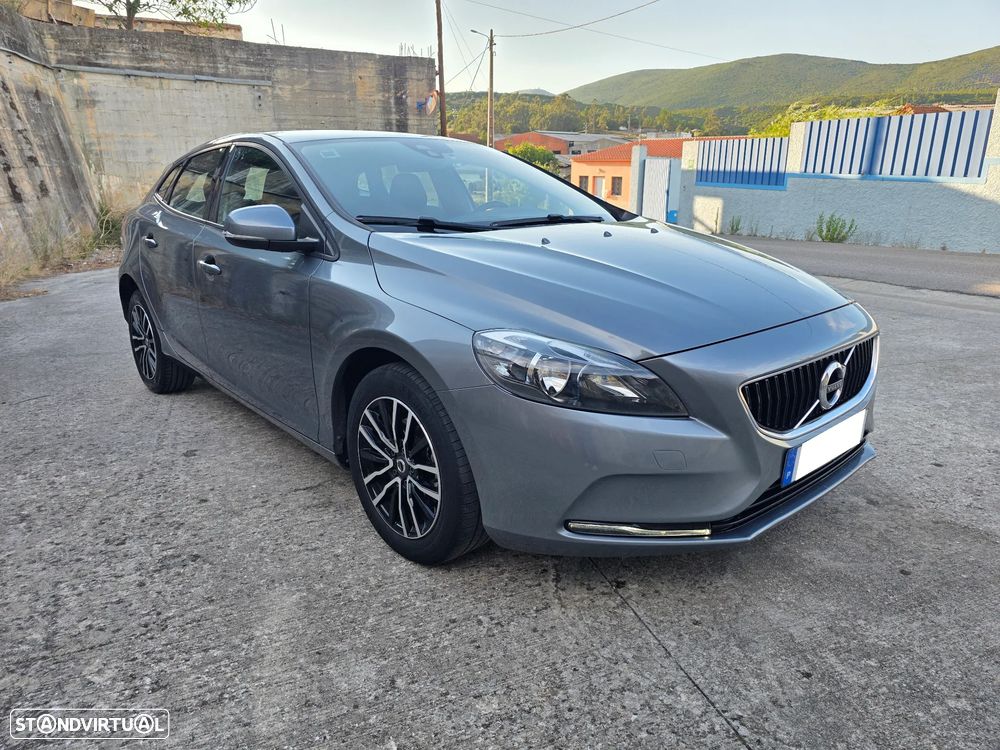 Volvo V40 2.0 D2 Momentum - 1