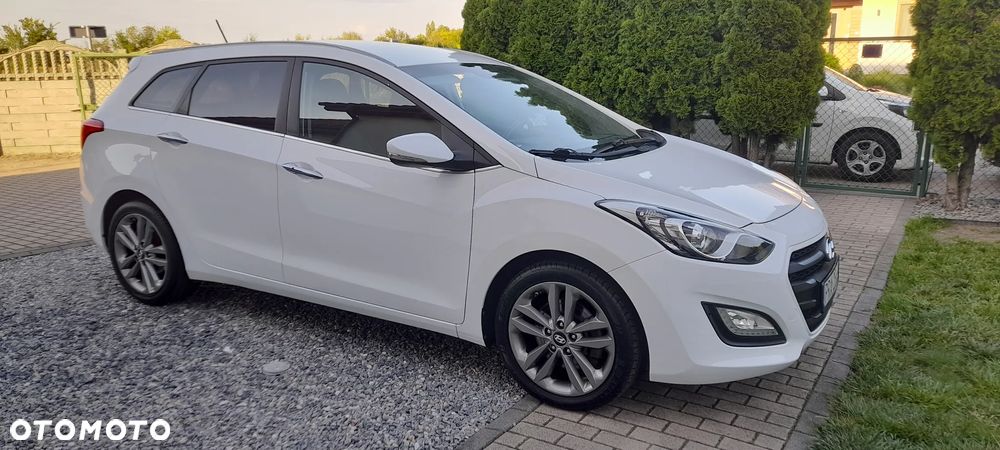 Hyundai i30 blue Kombi 1.6 GDi YES Gold - 14