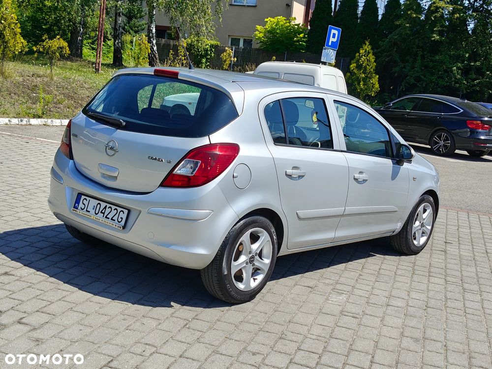 Opel Corsa 1.2 16V Cosmo - 12