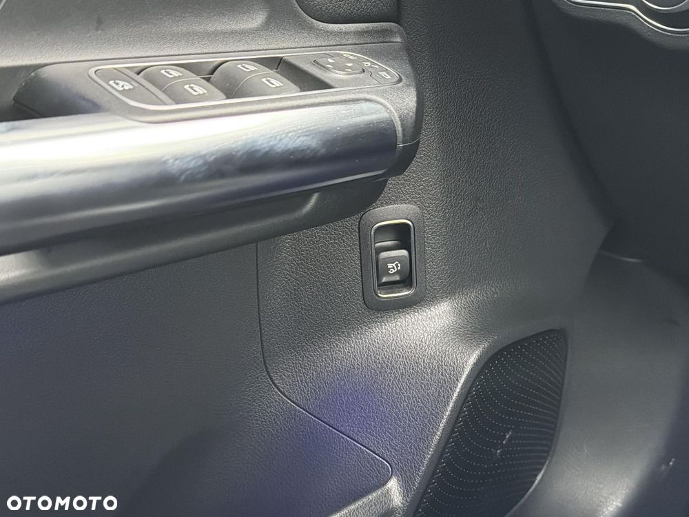 Mercedes-Benz GLA - 18