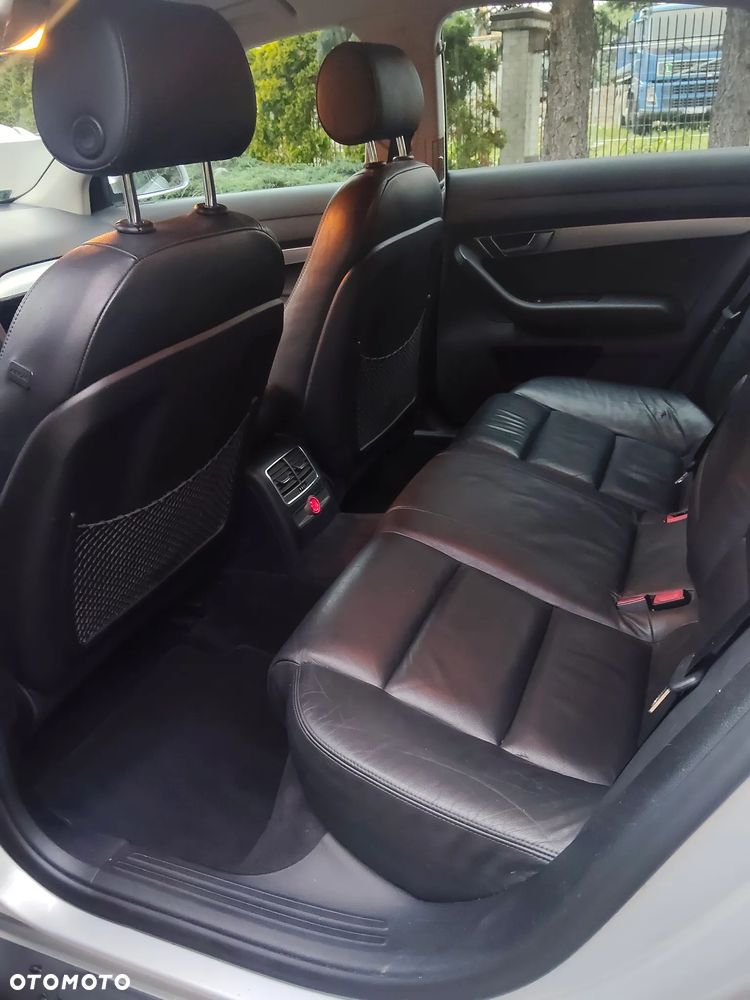 Audi A6 Limousine 2.4 - 25