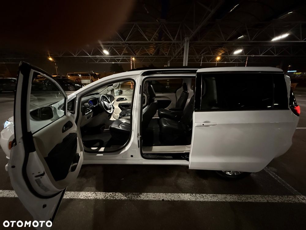 Chrysler Pacifica - 10