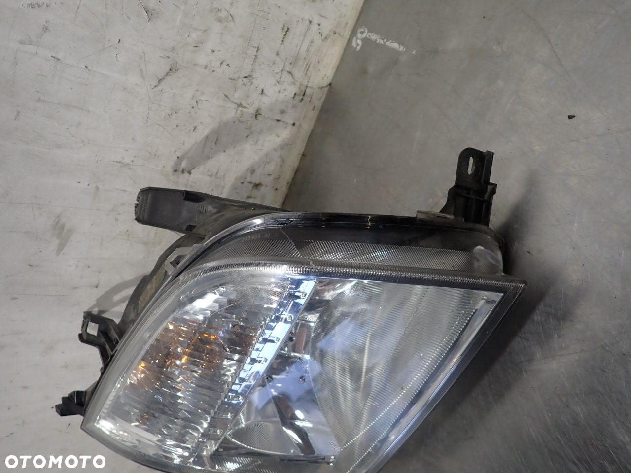 LAMPA PRAWA PRZEDNIA FORD FUSION 1.6 - 3