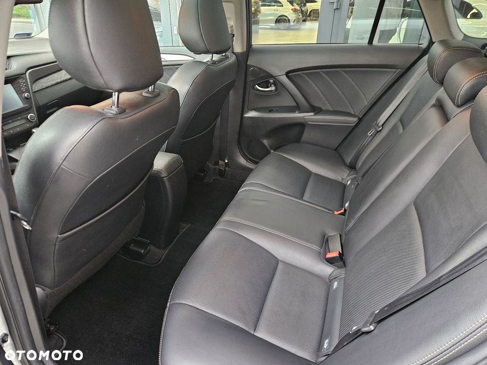 Toyota Avensis 1.8 Prestige MS - 6
