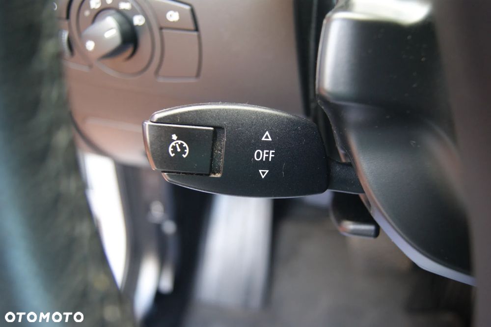 BMW Seria 5 520d Touring - 13