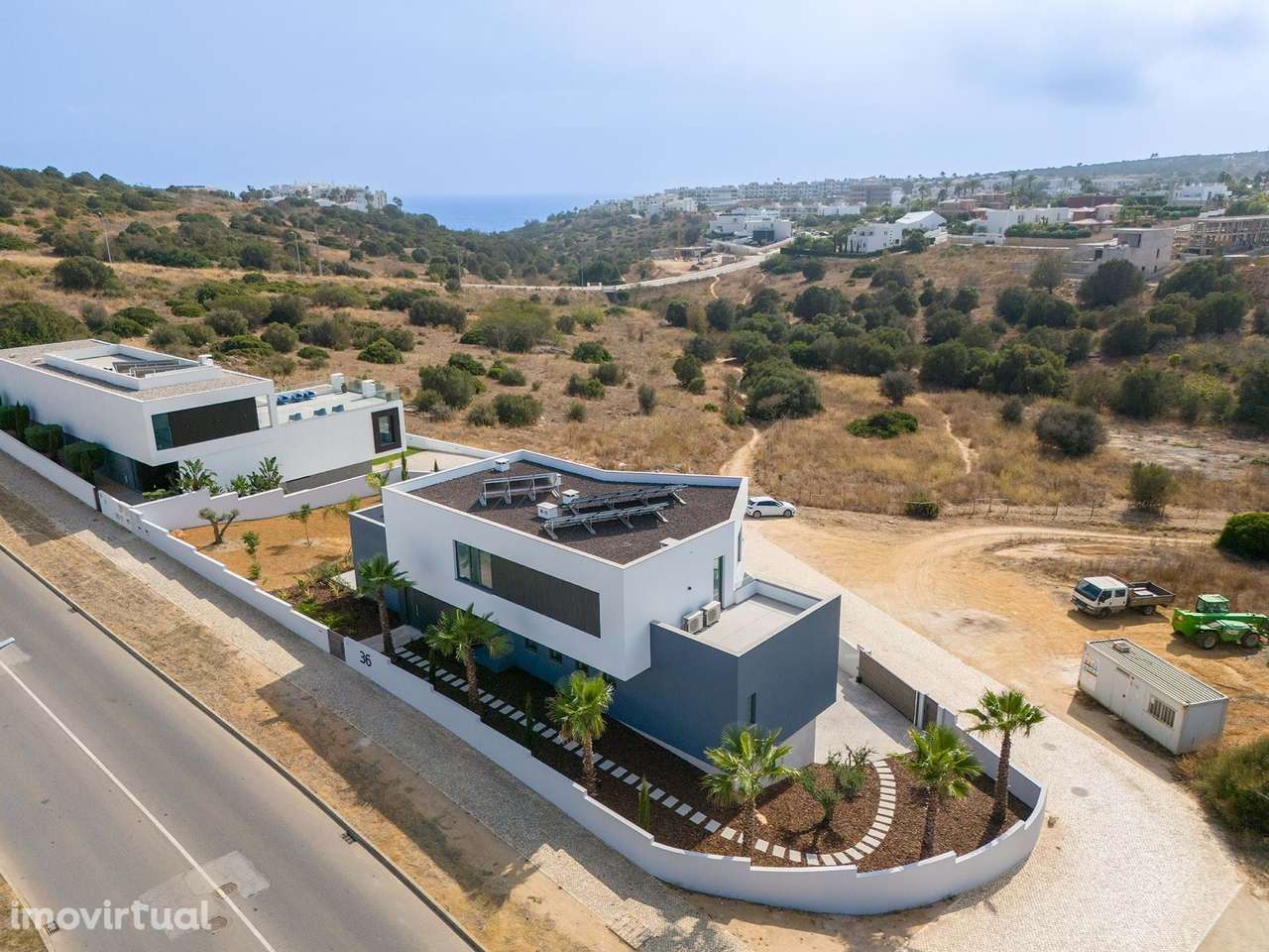 MORADIA DE NOVA CONSTRUÇÃO T4 COM VISTA MAR NO PORTO DE MÓS , LAGOS - Grande imagem: 2/59