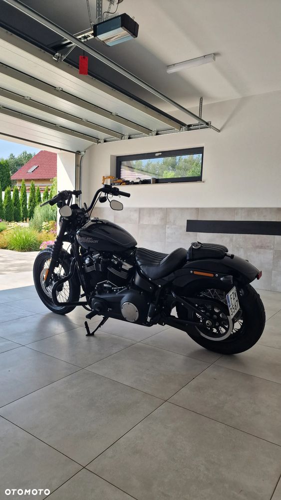 Harley-Davidson Softail Street Bob - 12