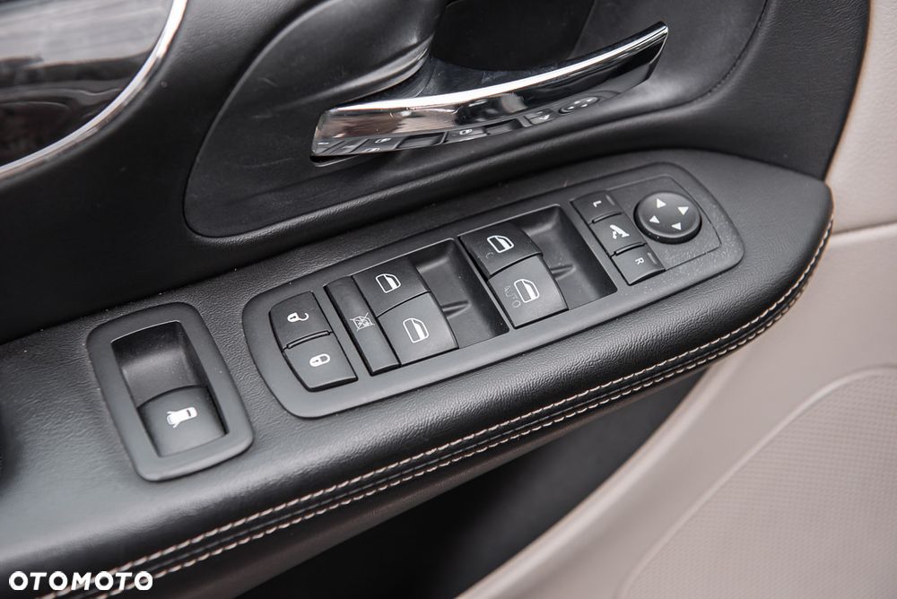 Lancia Voyager 3.6 Platinum - 22