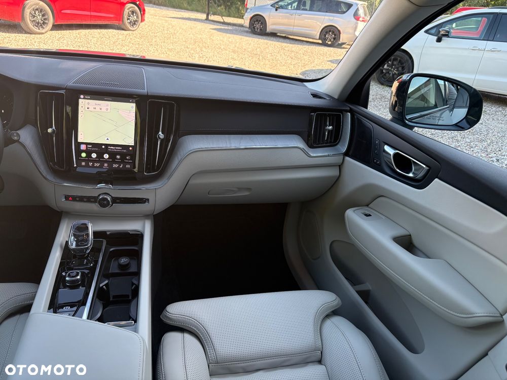 Volvo XC 60 B5 B AWD Ultra Bright - 25