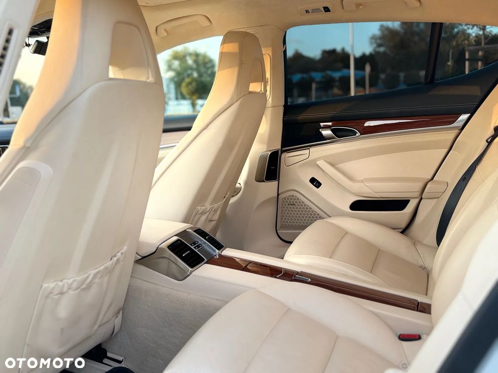 Porsche Panamera Turbo PDK - 17