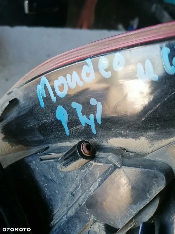 FORD MONDEO MK4 14r LAMPA W BŁOTNIK PRAWY TYŁ - 3