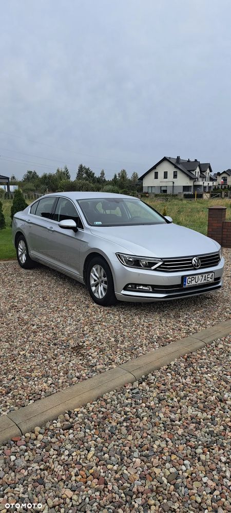 Volkswagen Passat - 1