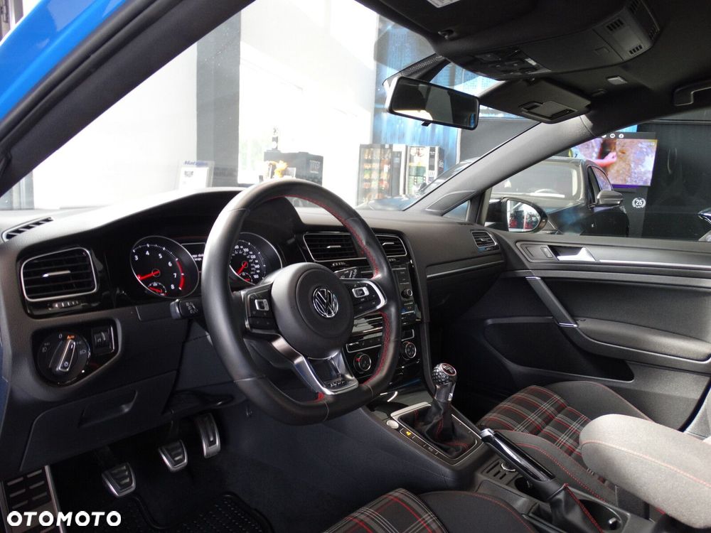 Volkswagen Golf - 14