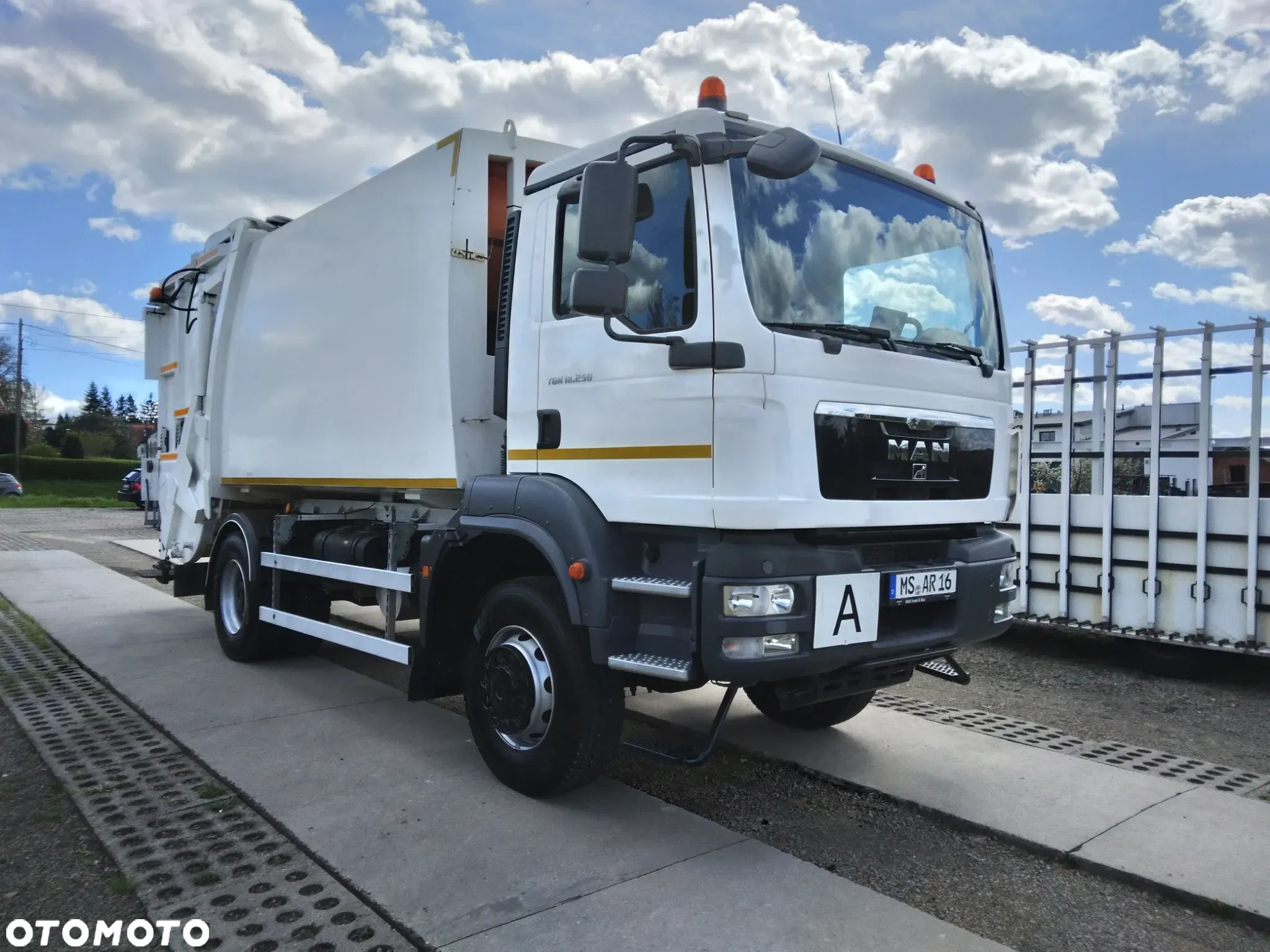 MAN TGM 18.250 4x4 Smieciarka resor - 28
