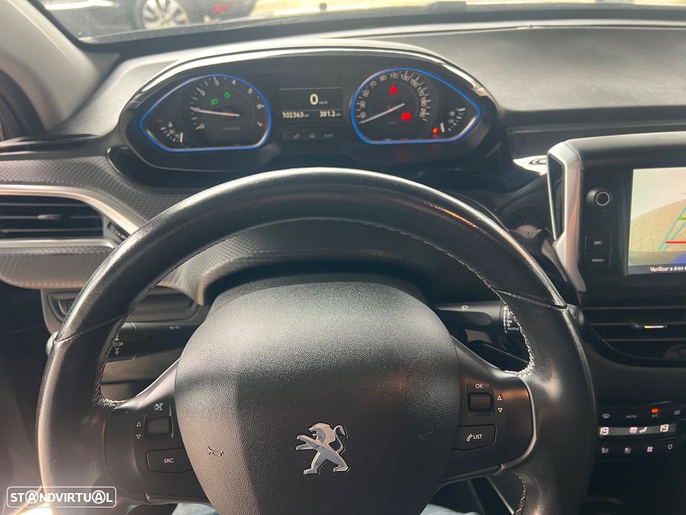 Peugeot 2008 1.2 PureTech Allure - 24