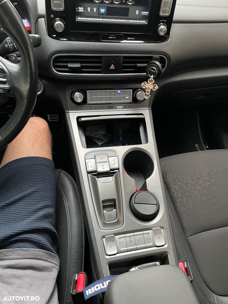 Hyundai KONA - 7