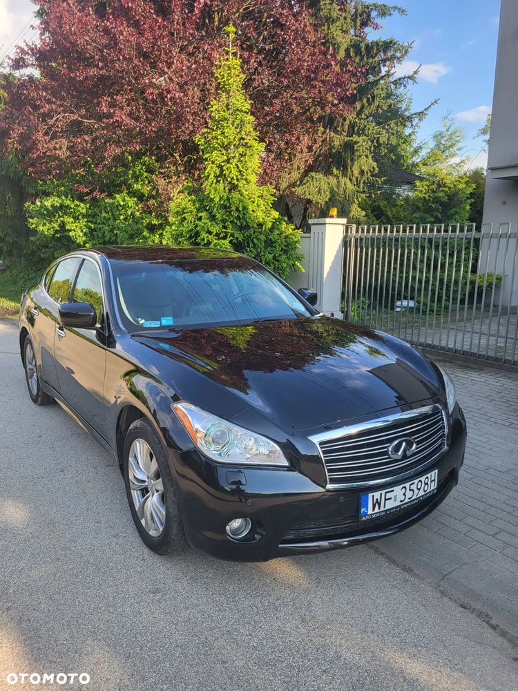 Infiniti M - 1