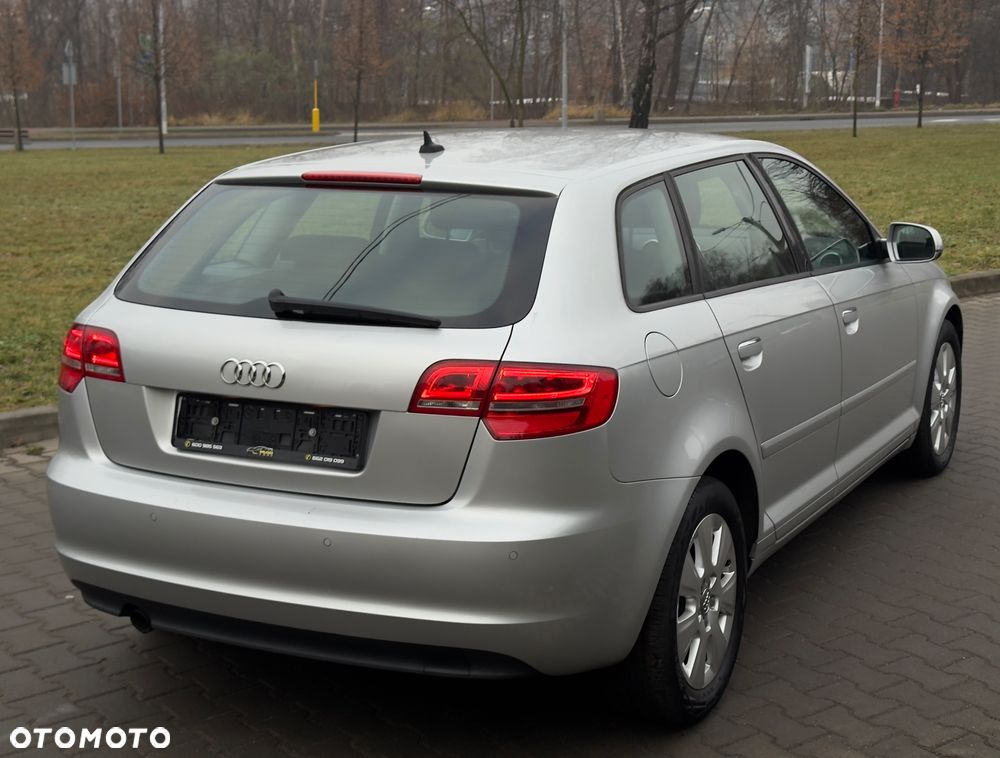 Audi A3 Sportback 1.6 TDI DPF Ambiente - 4
