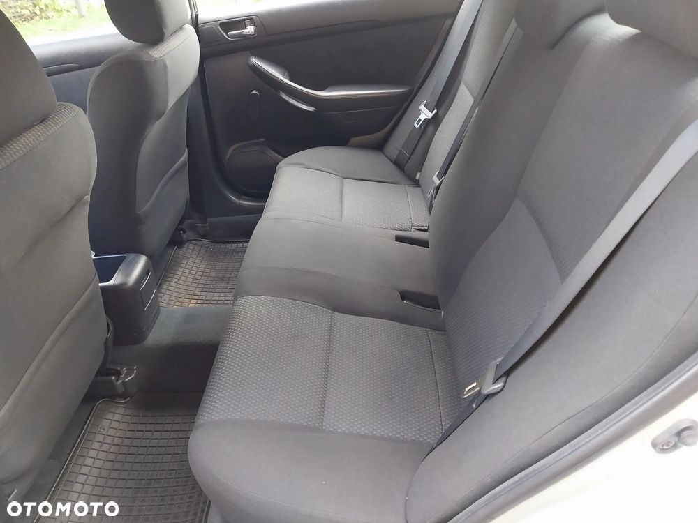 Toyota Avensis 1.6 VVT-i Luna - 14