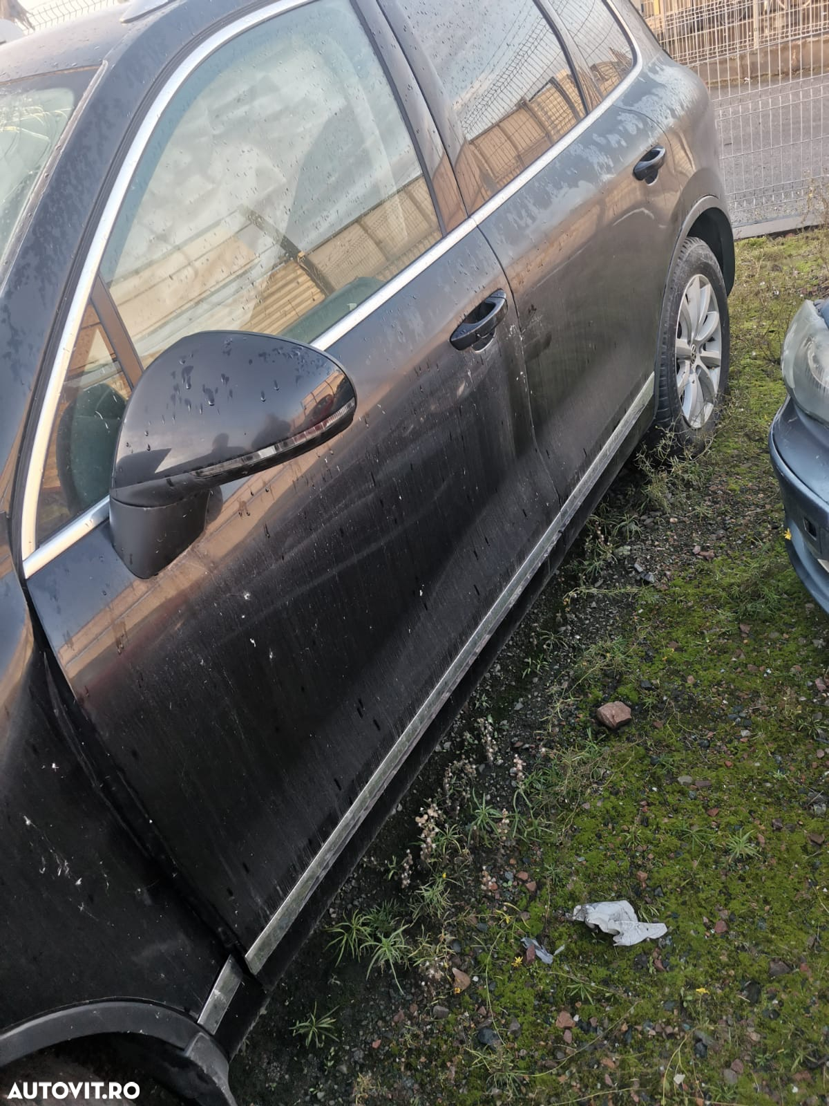 Dezmembram volkswagen touareg 4.2 tdi 2014 147.000 km - 4