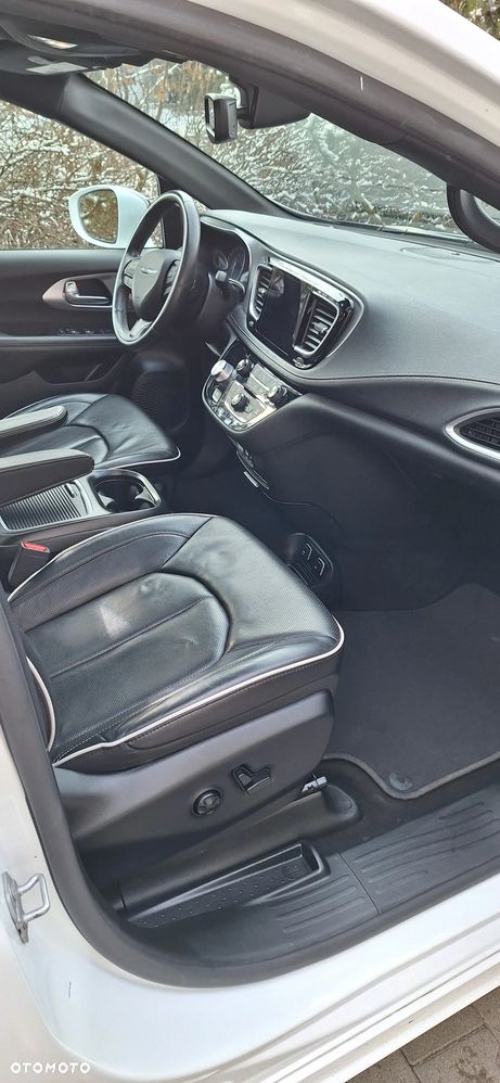 Chrysler Pacifica - 18