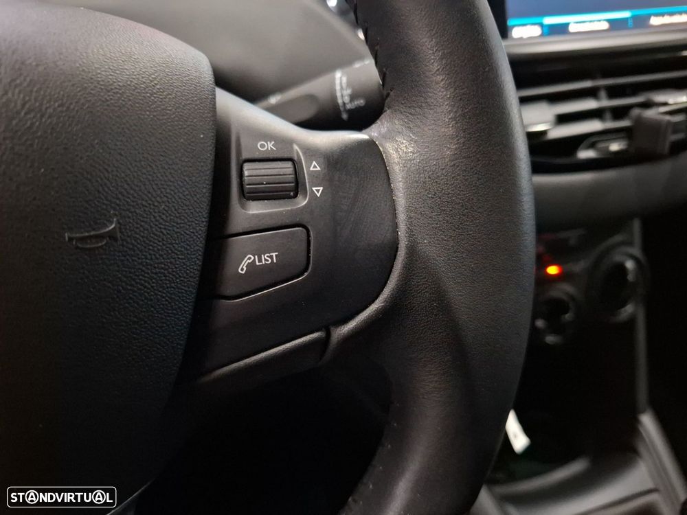 Peugeot 208 1.2 PureTech Signature - 17