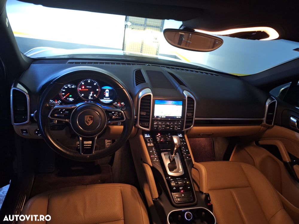 Porsche Cayenne 3.0 L - 22