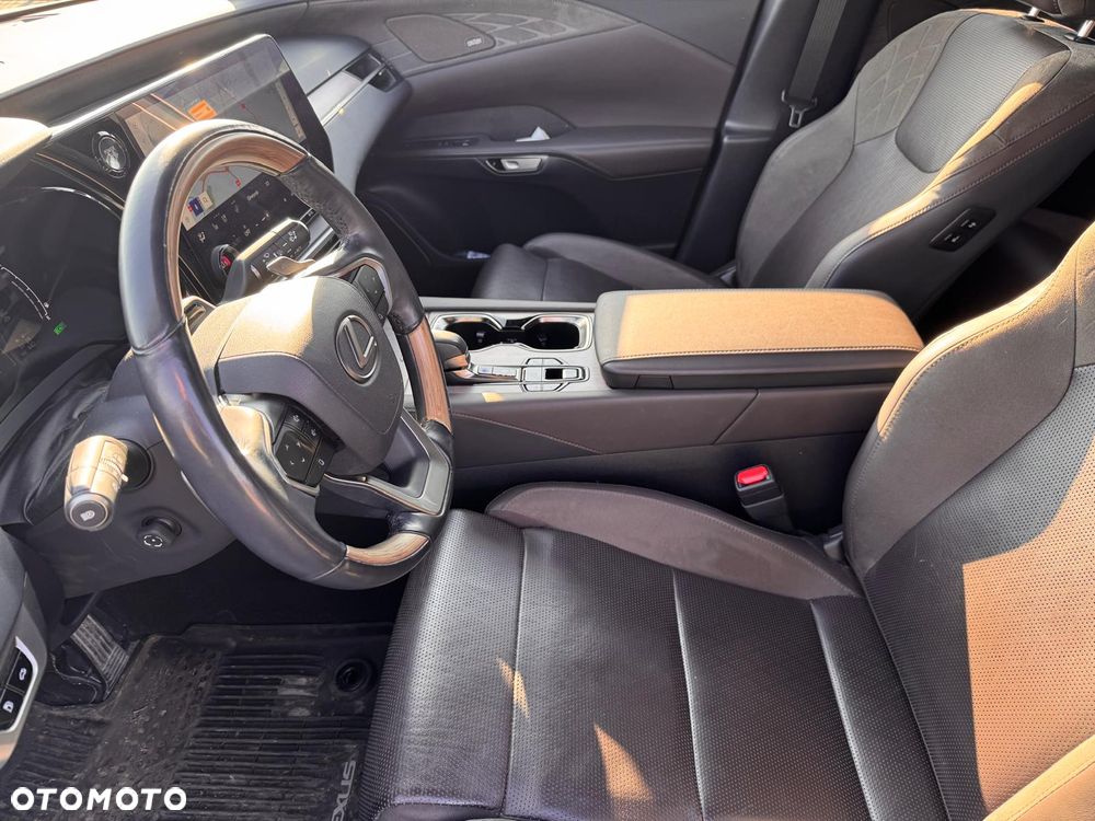 Lexus RX 450h+ Omotenashi - 14
