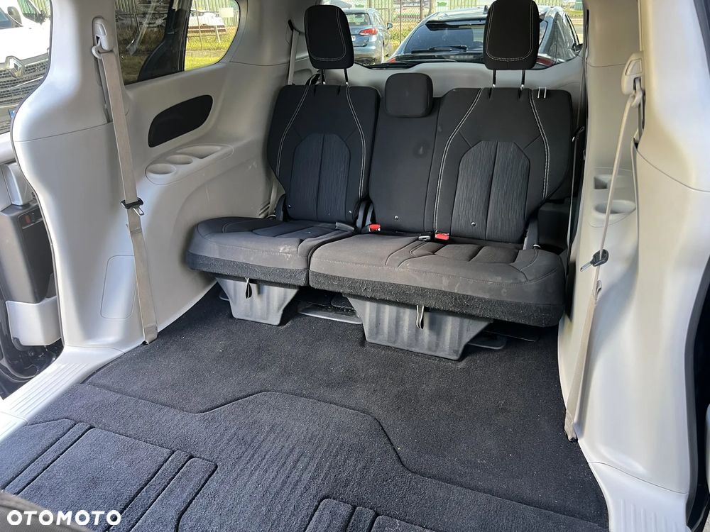 Chrysler Pacifica - 15