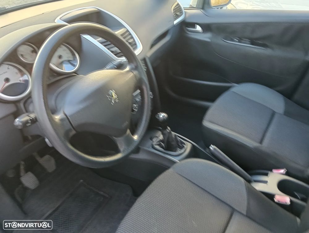 Peugeot 207 1.4 HDi Active - 24