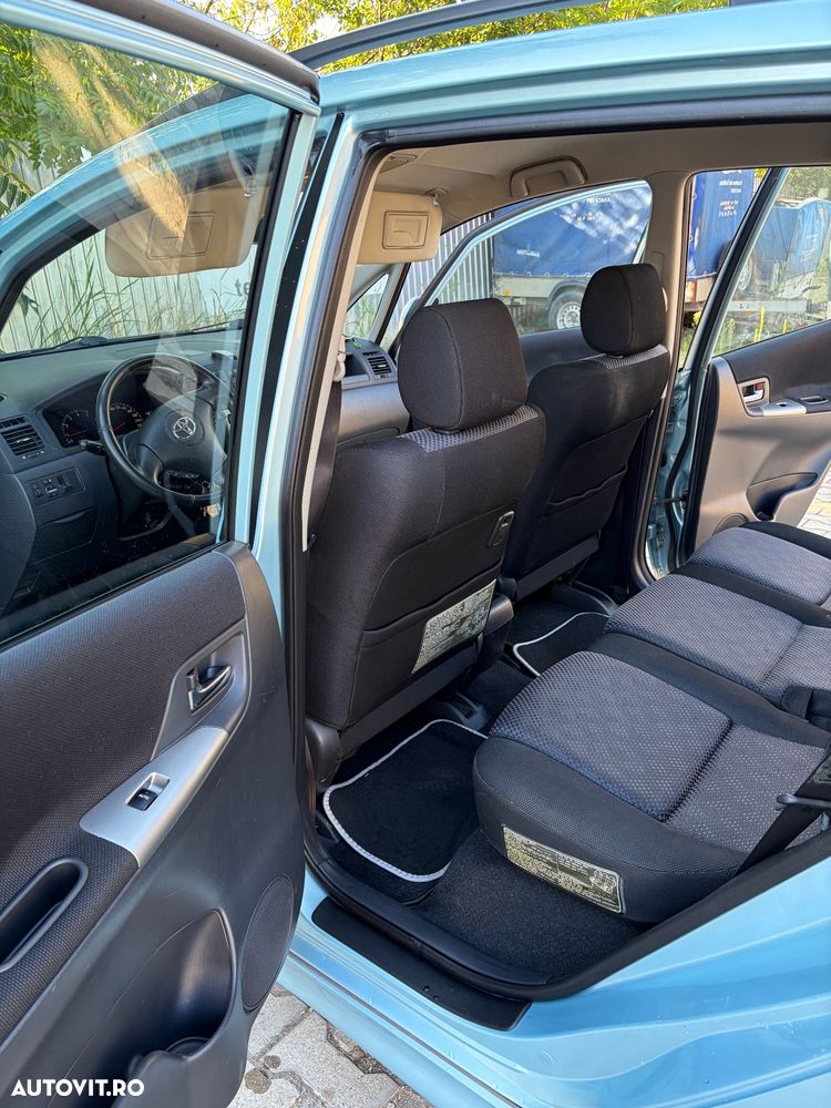 Toyota Corolla Verso 2.0 D-4D - 12