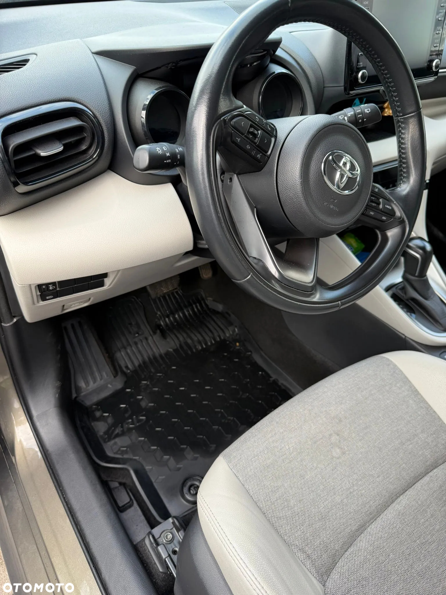 Toyota Yaris Hybrid 1.5 Selection Elegant - 6